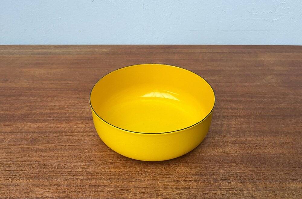 Yellow enamel bowl mid-century by Kaj Franck for Wärtsila Arabia, Finland, 1960s.