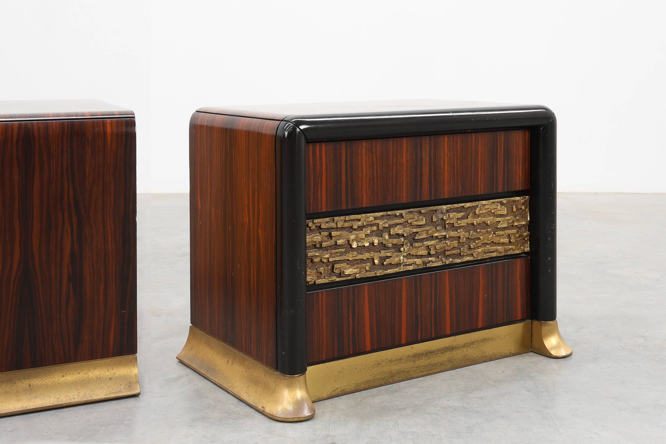 Rare Set of nightstands by Luciano Frigerio 'Desirè' with brass relief, Ita
