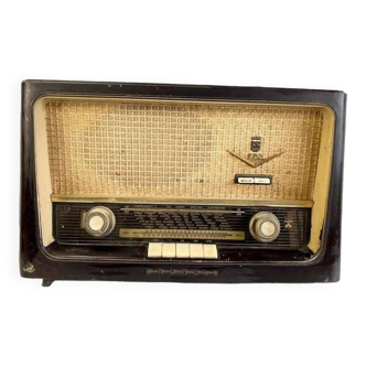 Vintage grundig bakelite radio