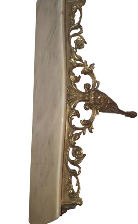 Table console en métal doré et son plateau marbre