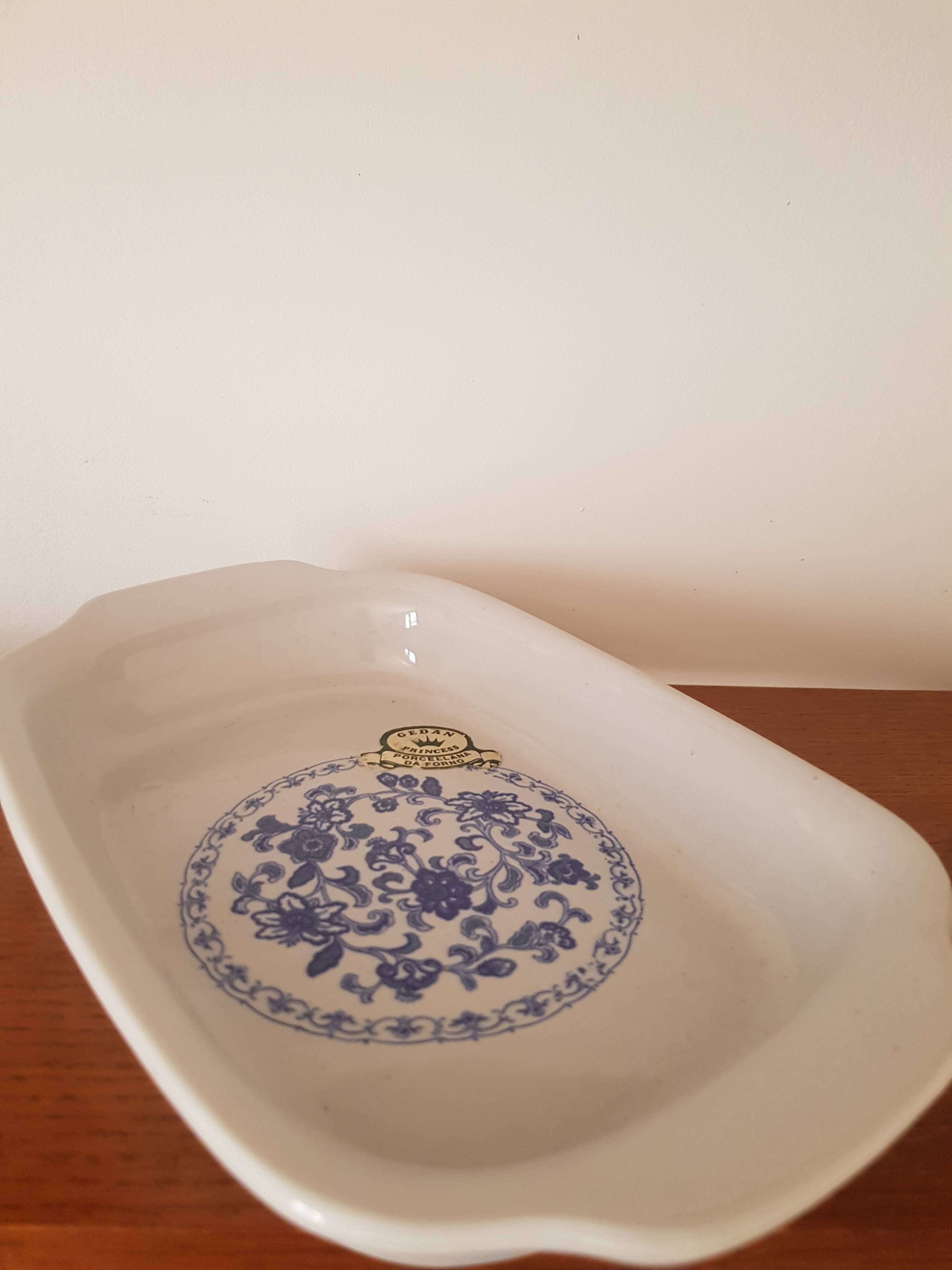 Plat en porcelaine