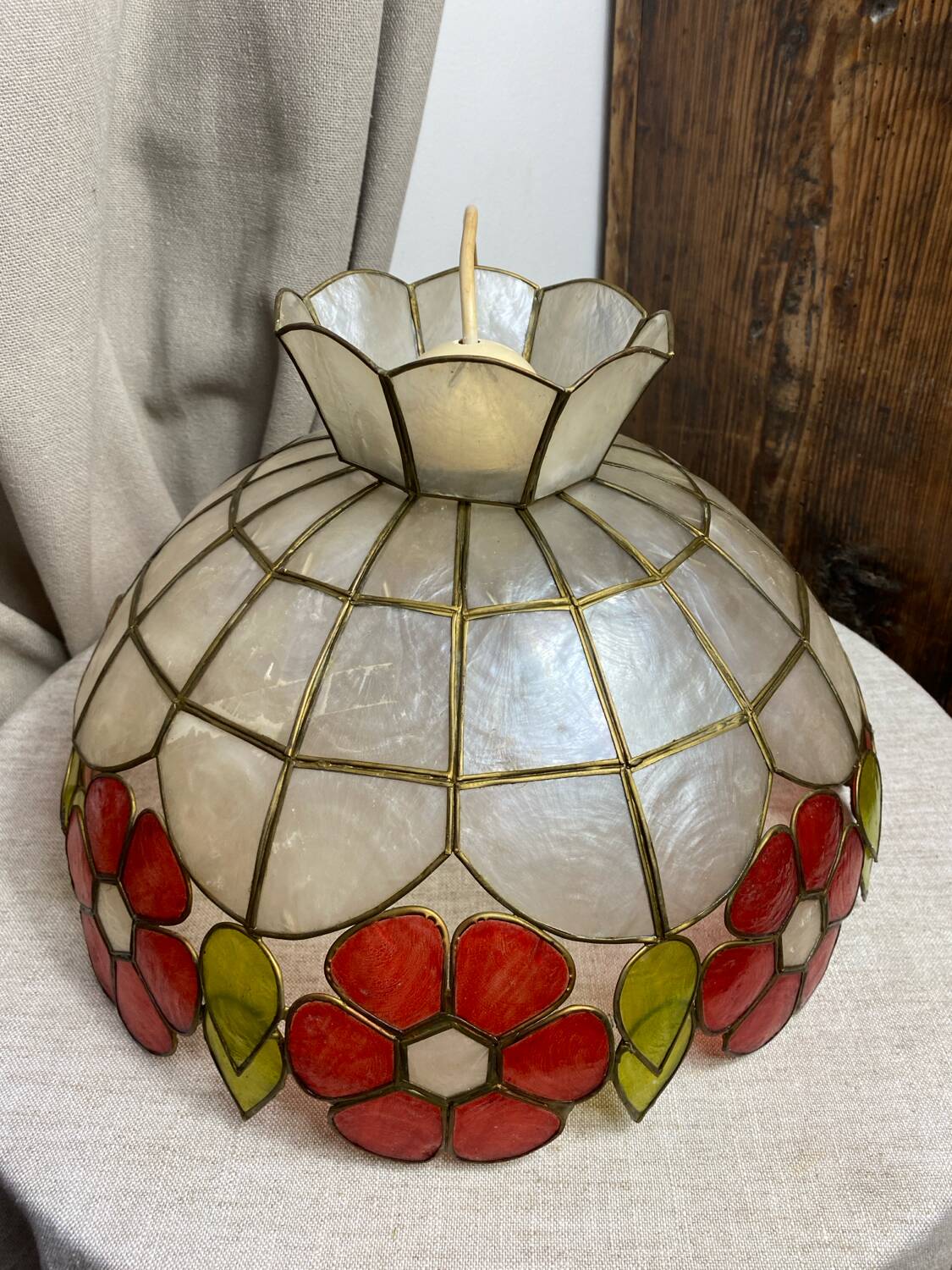 Vintage pendant light in mother-of-pearl and brass