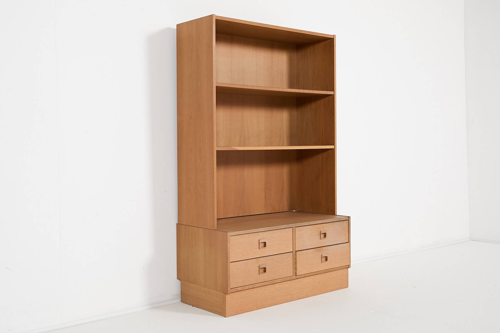 Bibliothèque-armoire danoise moderne des années 1970 par Poul Hundevad