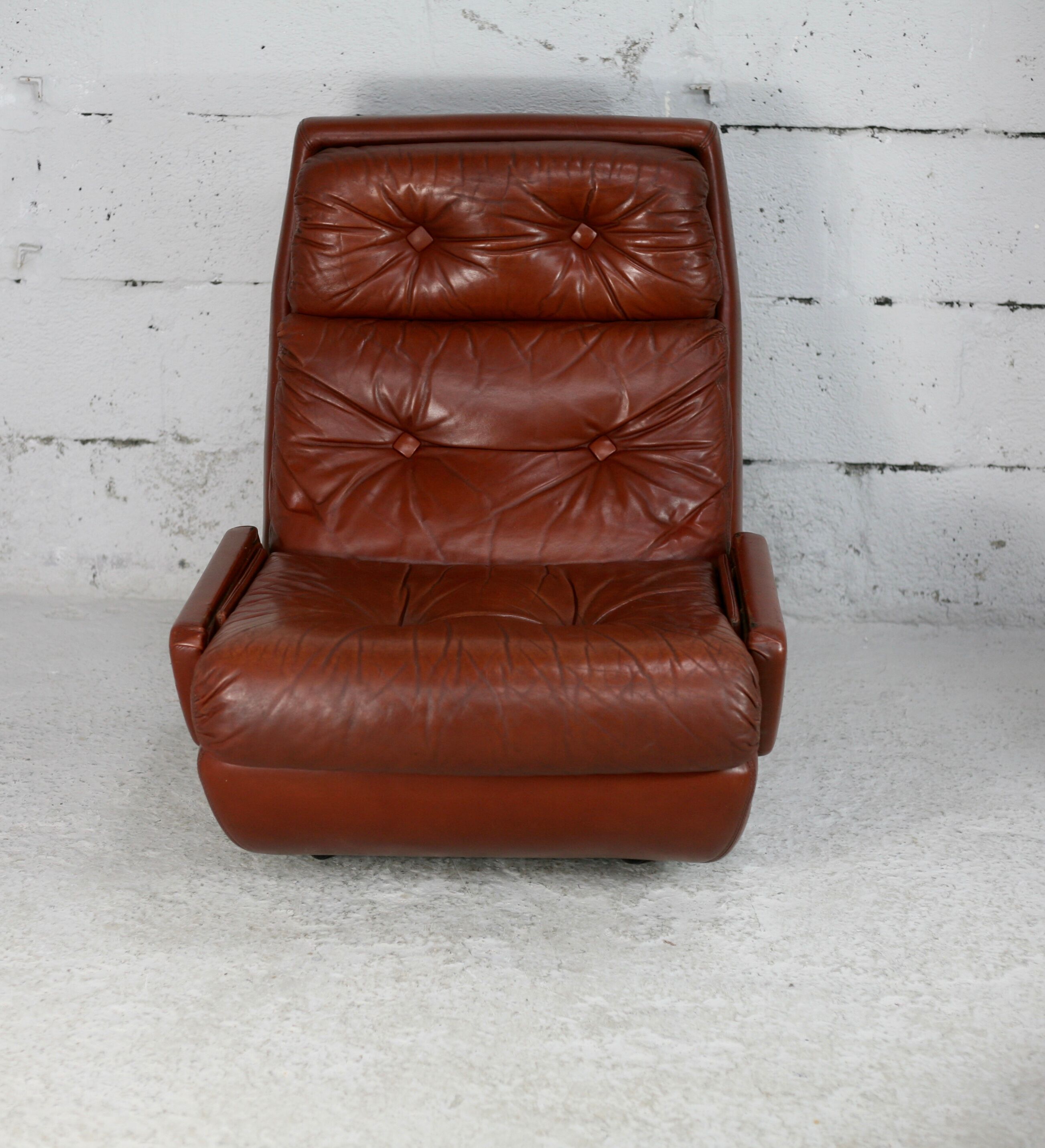 Easy chair "space age". Jean Prévost, France, leather, circa 1970