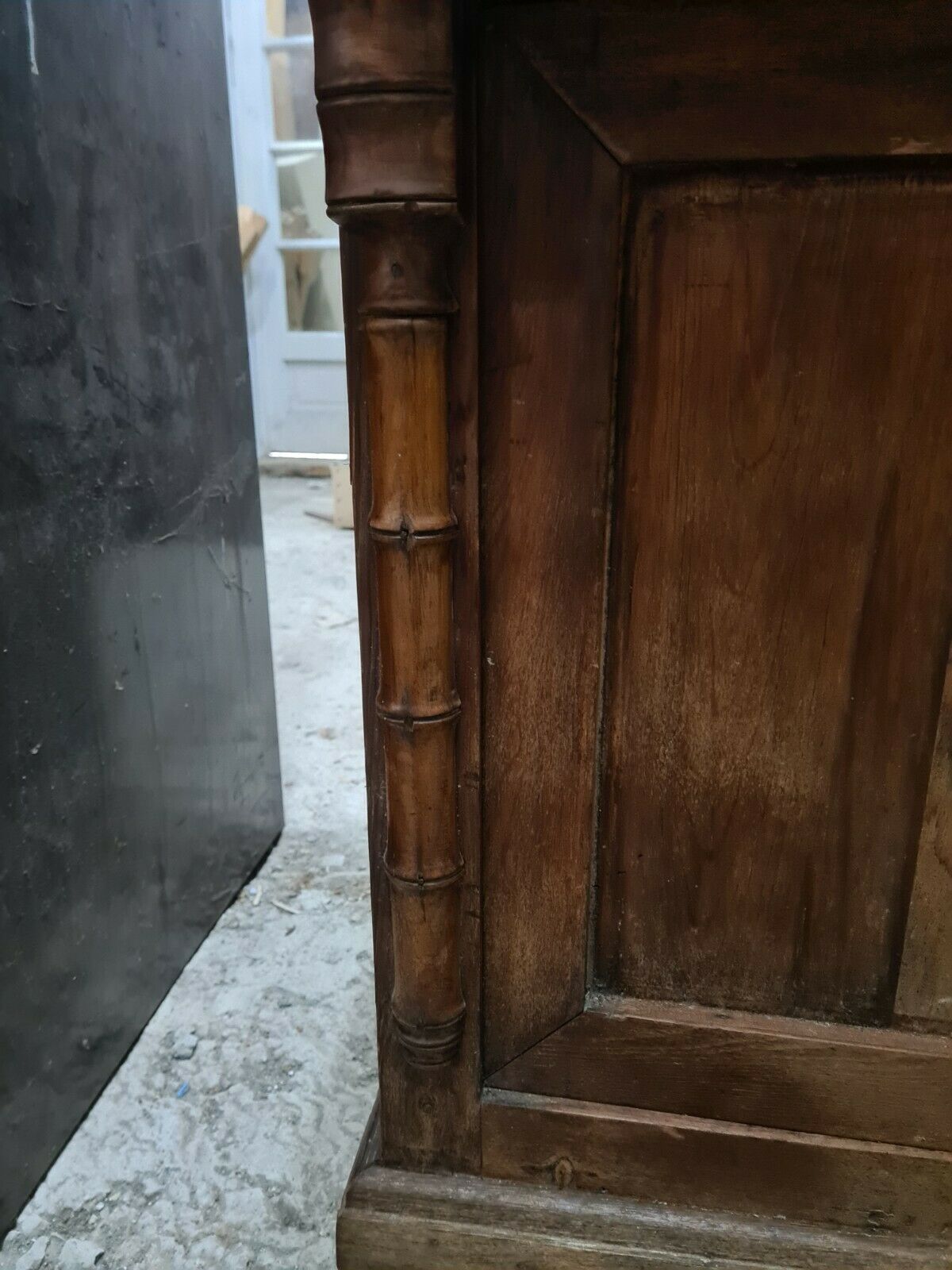 Bamboo-style pitchpin bathroom/dressing room furniture