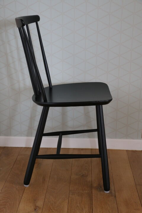 Black Scandinavian chair