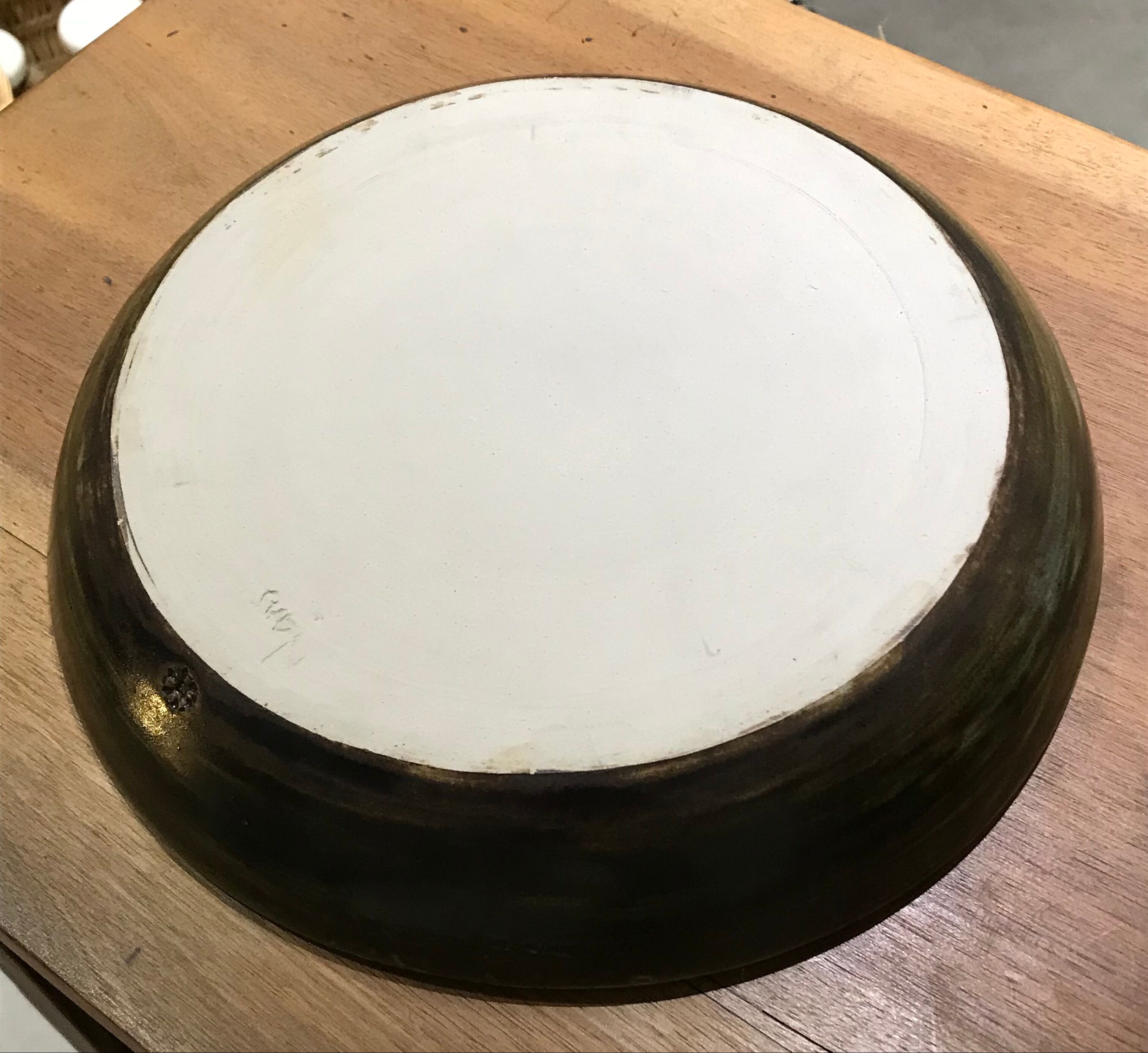Round glazed sandstone dish