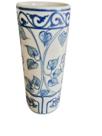 Cylindrical porcelain vase