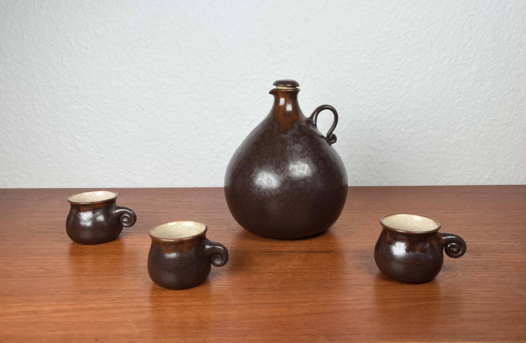 Mid-Century Modern German Studio Pottery Jug with Mugs by Melitta Teubner, 1960s, Set of 4