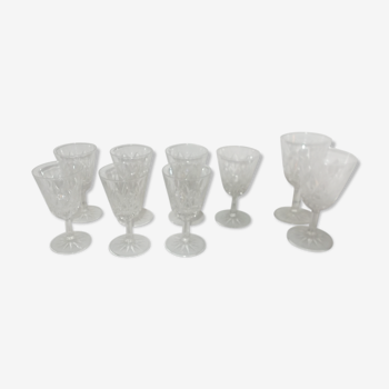 Lot 7 wine glasses and 2 standing water glasses