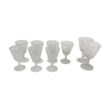 Lot of 7 wine glasses and 2 stemmed water glasses.