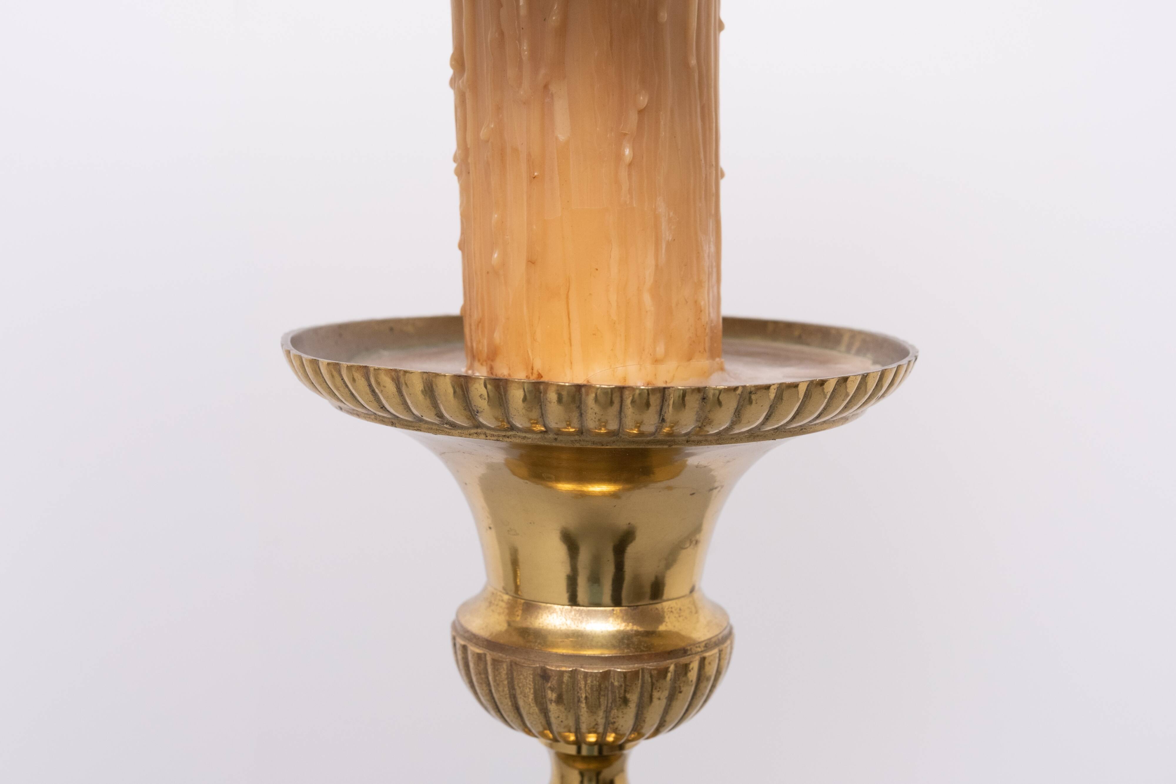 Grands chandeliers d'autel en laiton hollandais du XVIIIe siècle. Lampadaires.