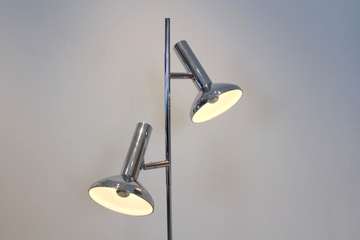 Lampadaire Koch & Lowy  en métal chromé