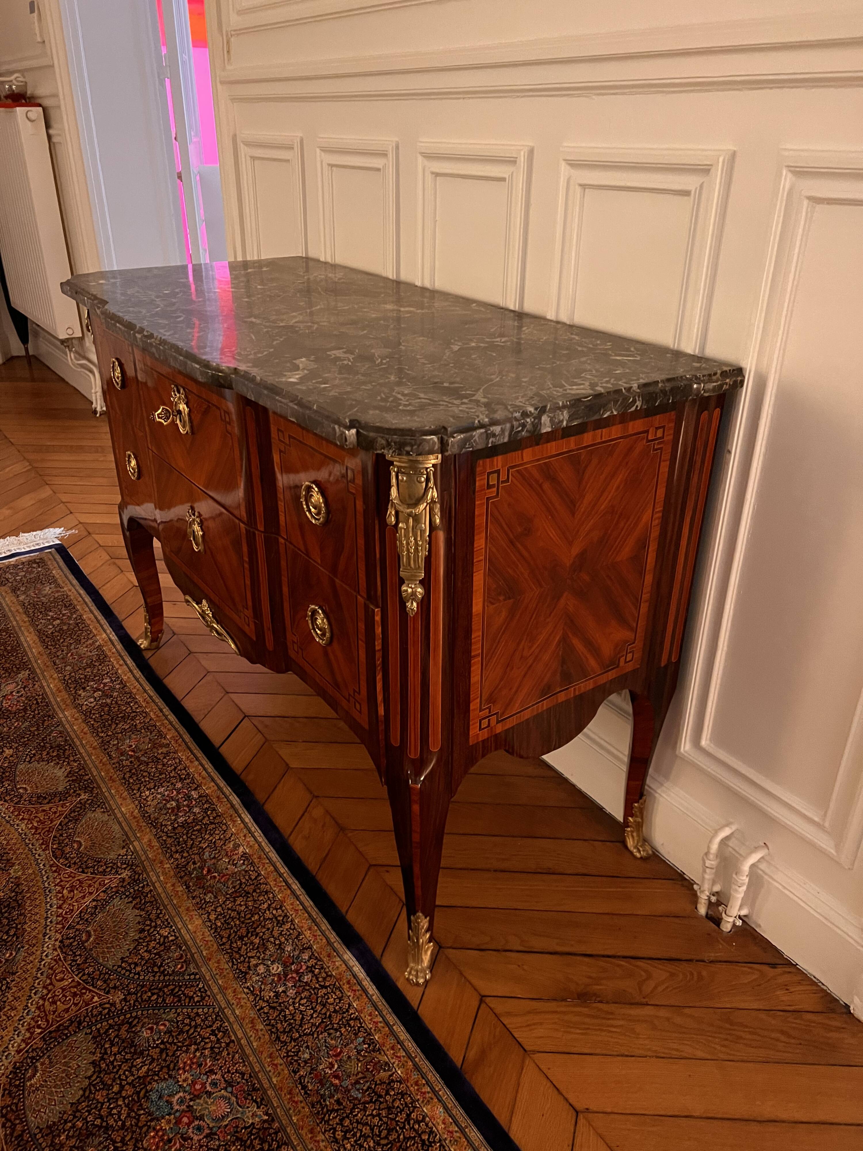 18th-century commode in rosewood and amaranth veneer from Fontainebleau.