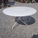 Iron garden table, 117cms in diameter