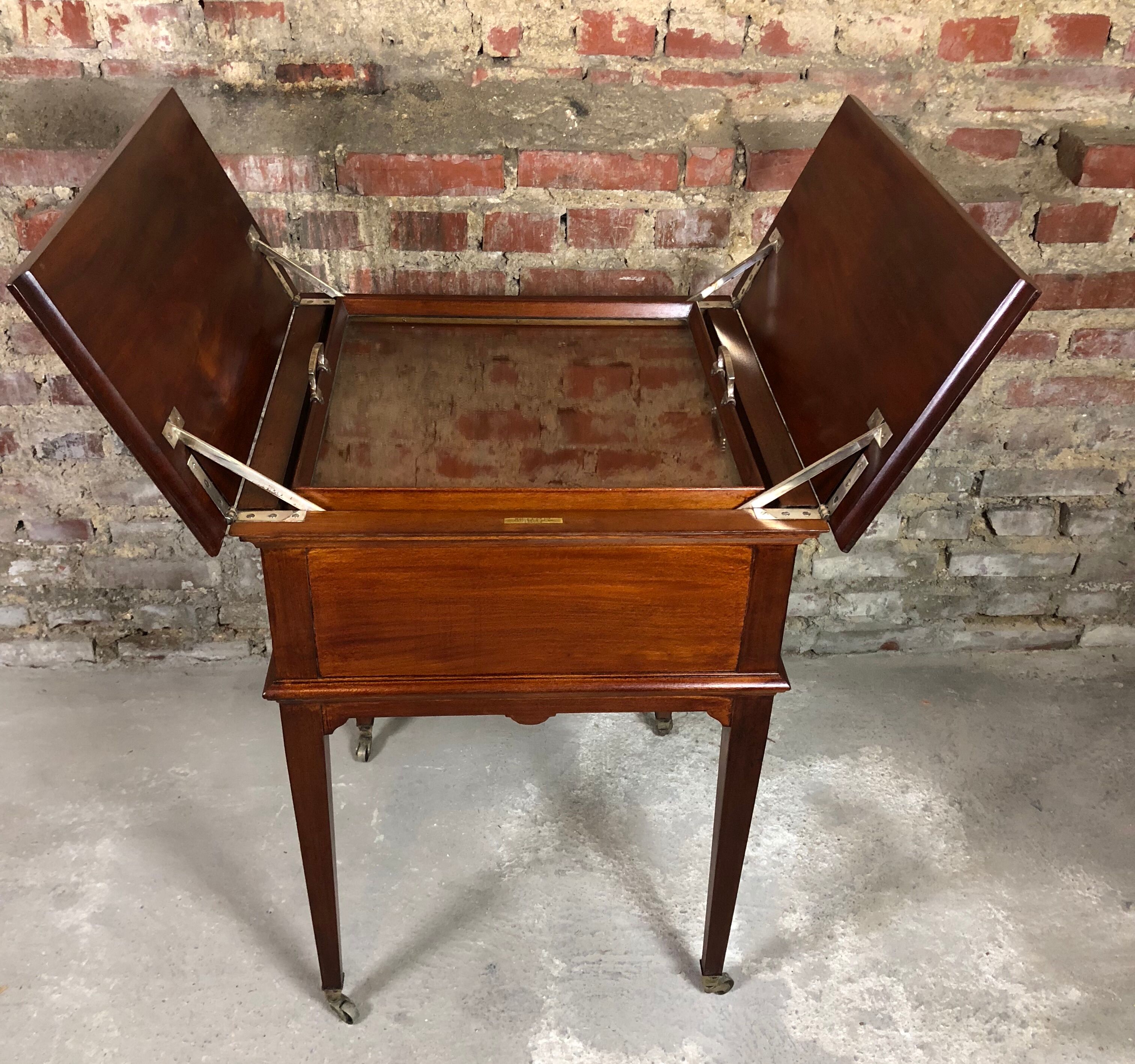 Table de bar anglais en acajou Mapple & Co