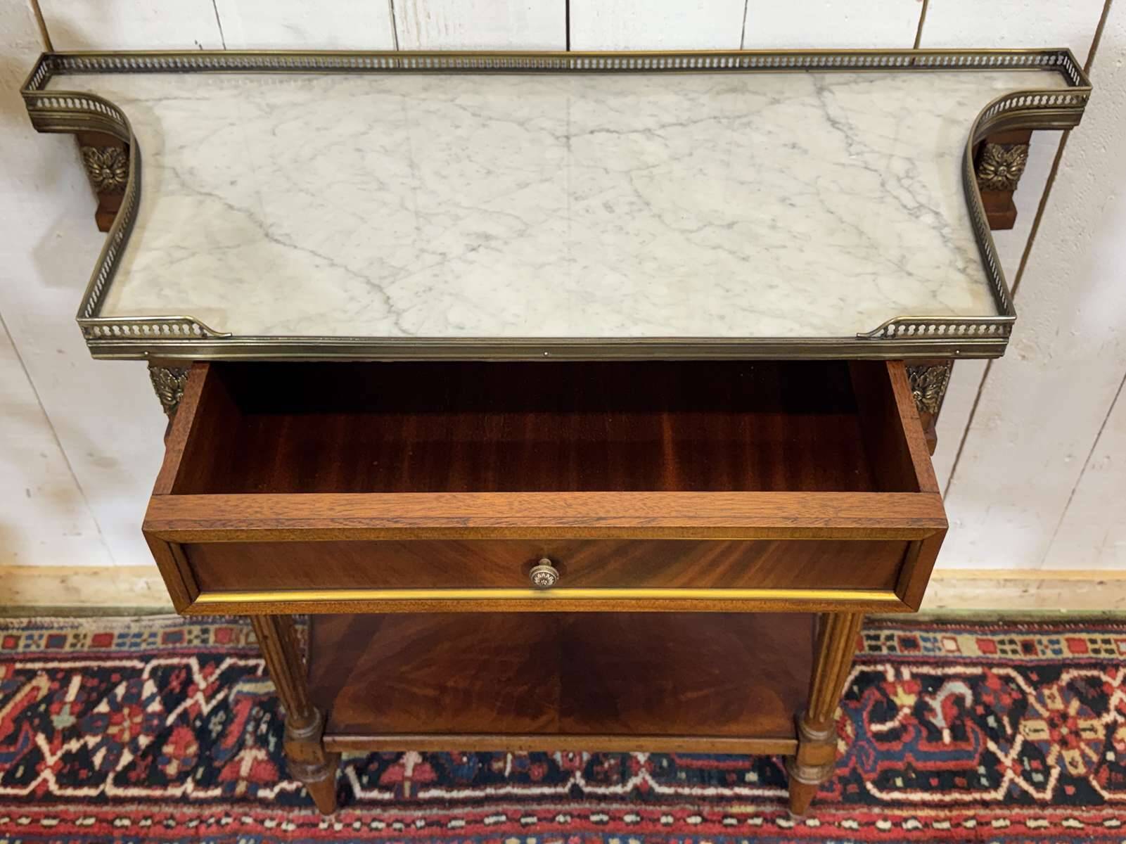 Console en acajou et dessus marbre blanc style Louis XVI des années 60