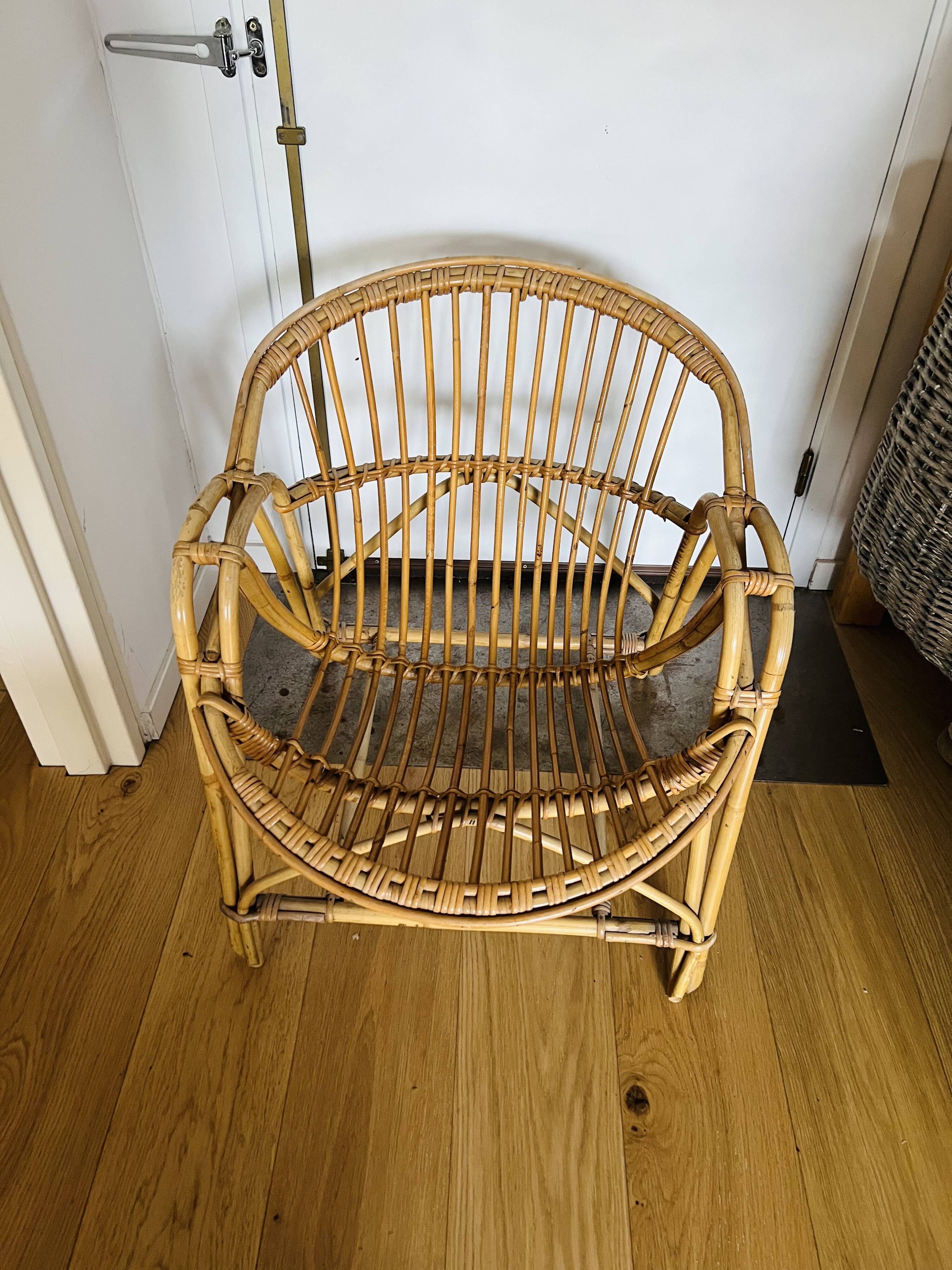 Un fauteuil en cannage  (année 60)