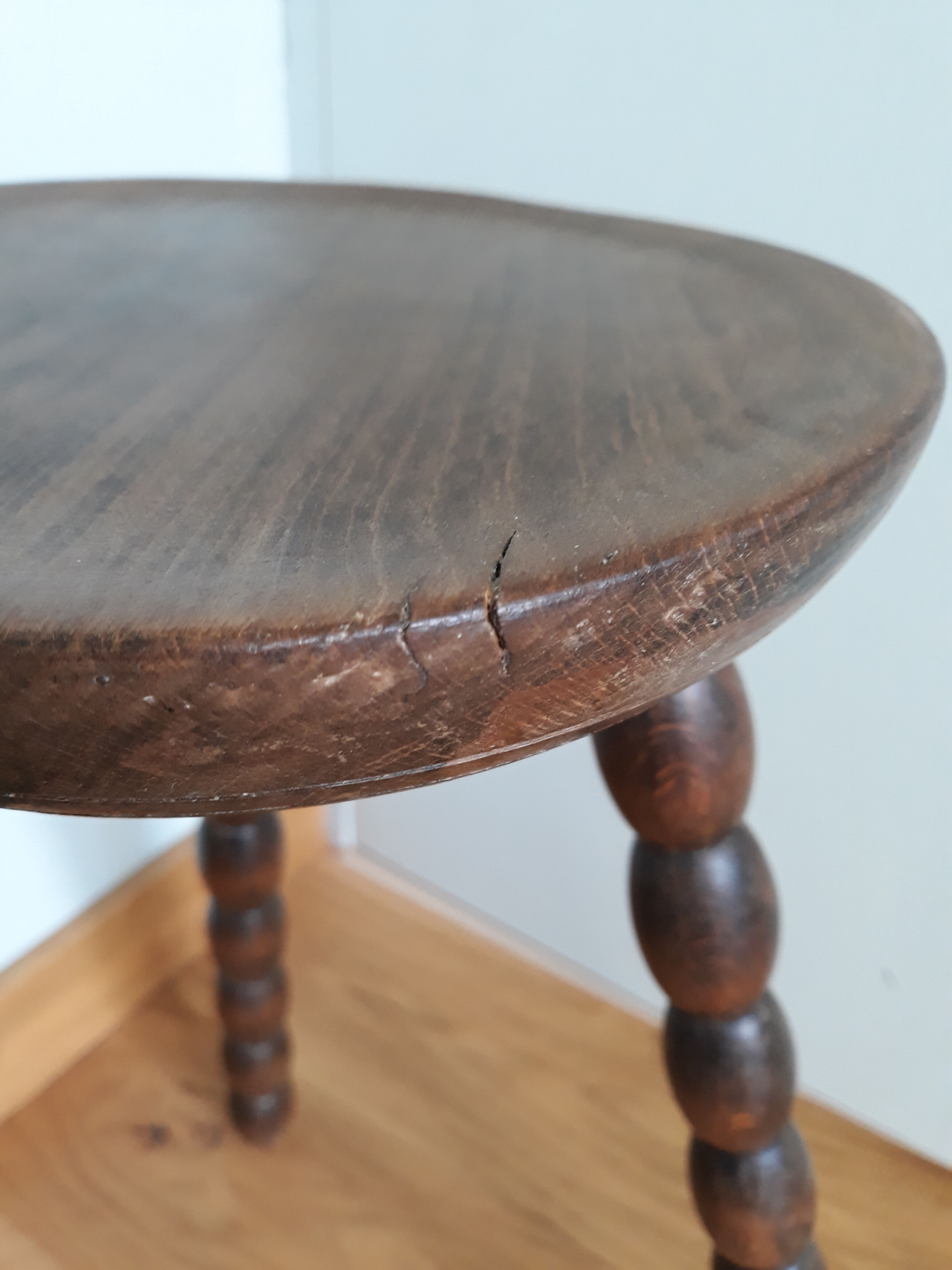 Tripod stool solid wood turned coil way