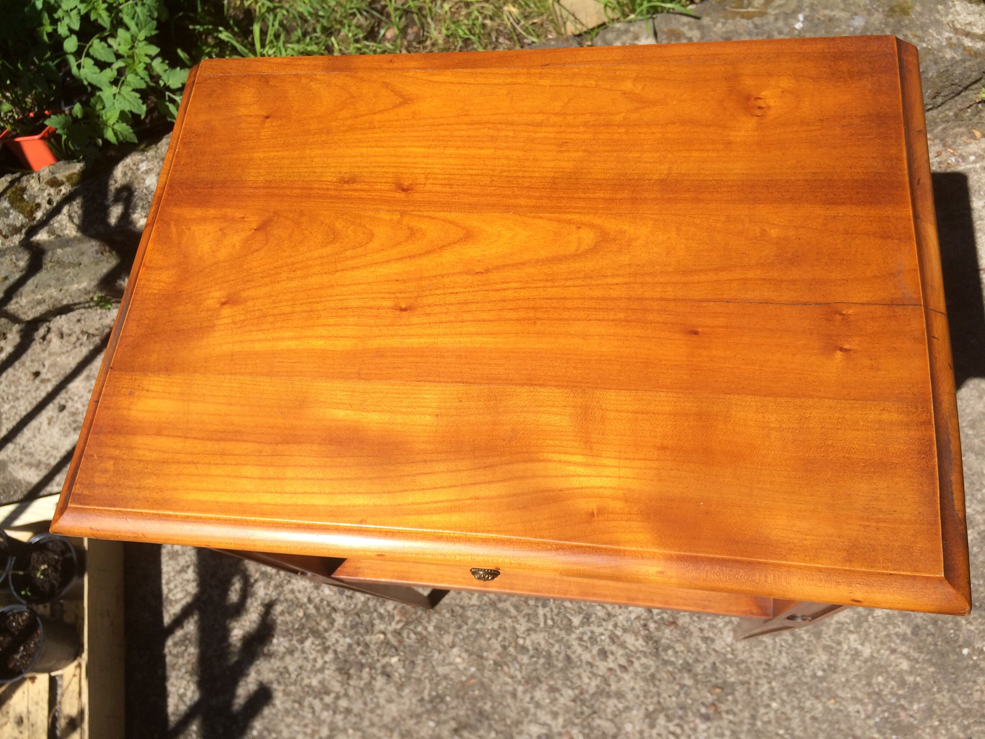 Bedside Directory Style, Louis XVI