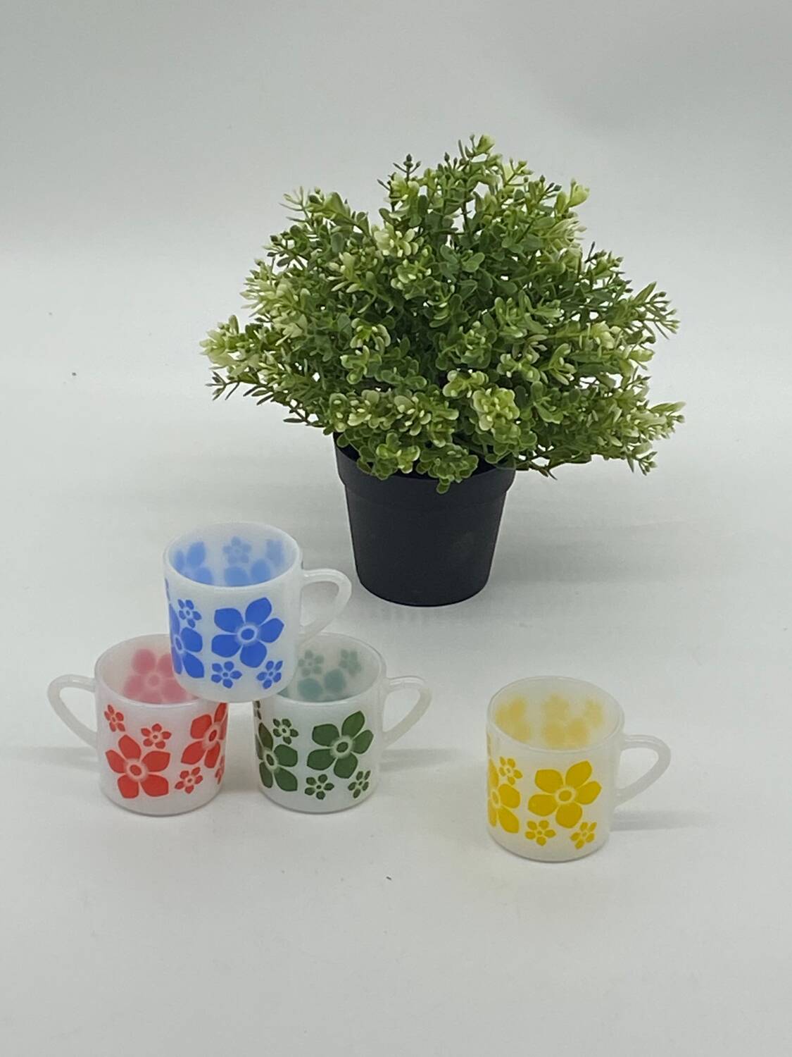 Set of 4 coffee cups, arcopal