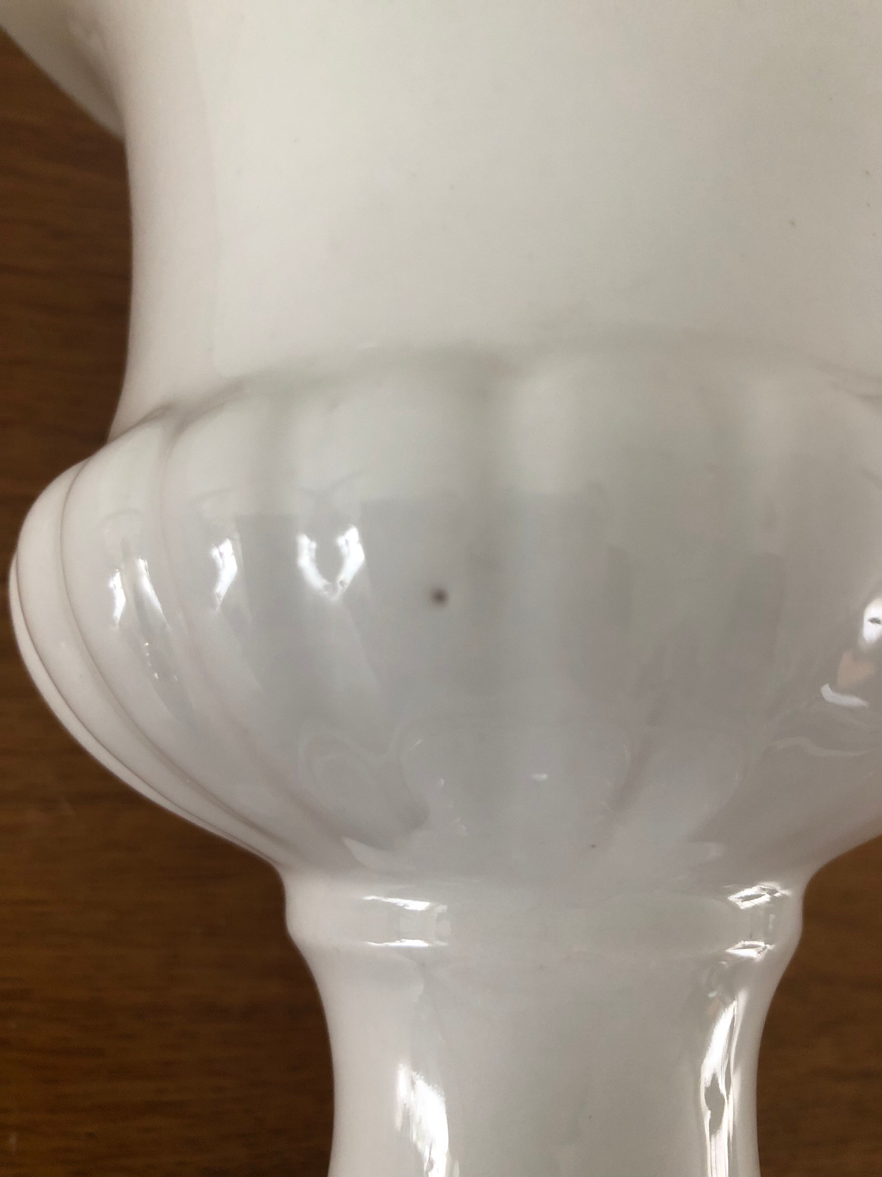 Vase Médicis blanc en porcelaine de Bruxelles