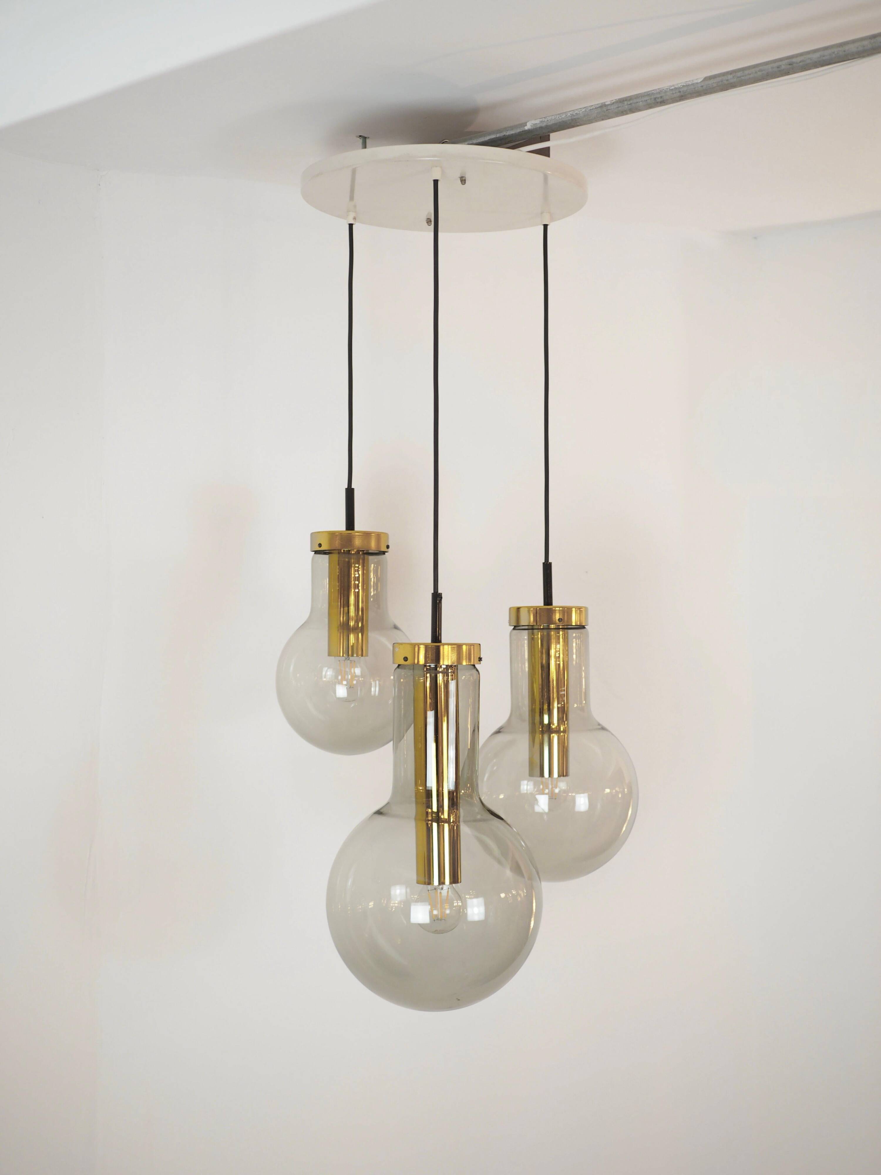 Rare Trio de lampes suspendues "Maxi Globe Lighting" par RAAK Amsterdam, années 1960