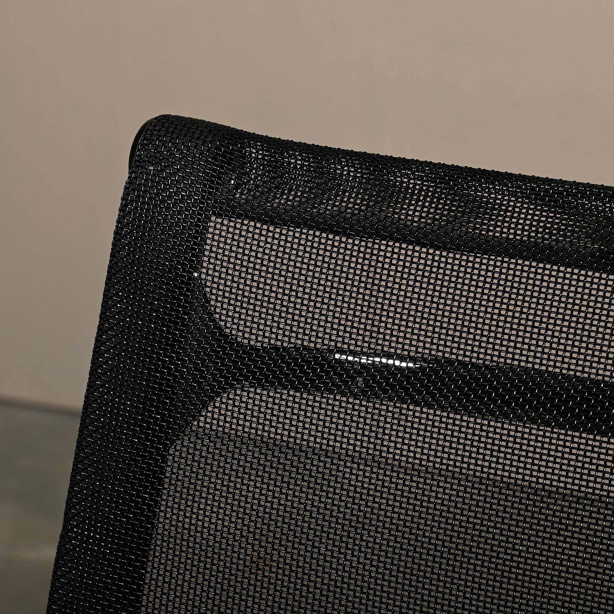 Eames Aluminum Group EA106 Dining Chairs in Black Netweave Mesh, Vitra