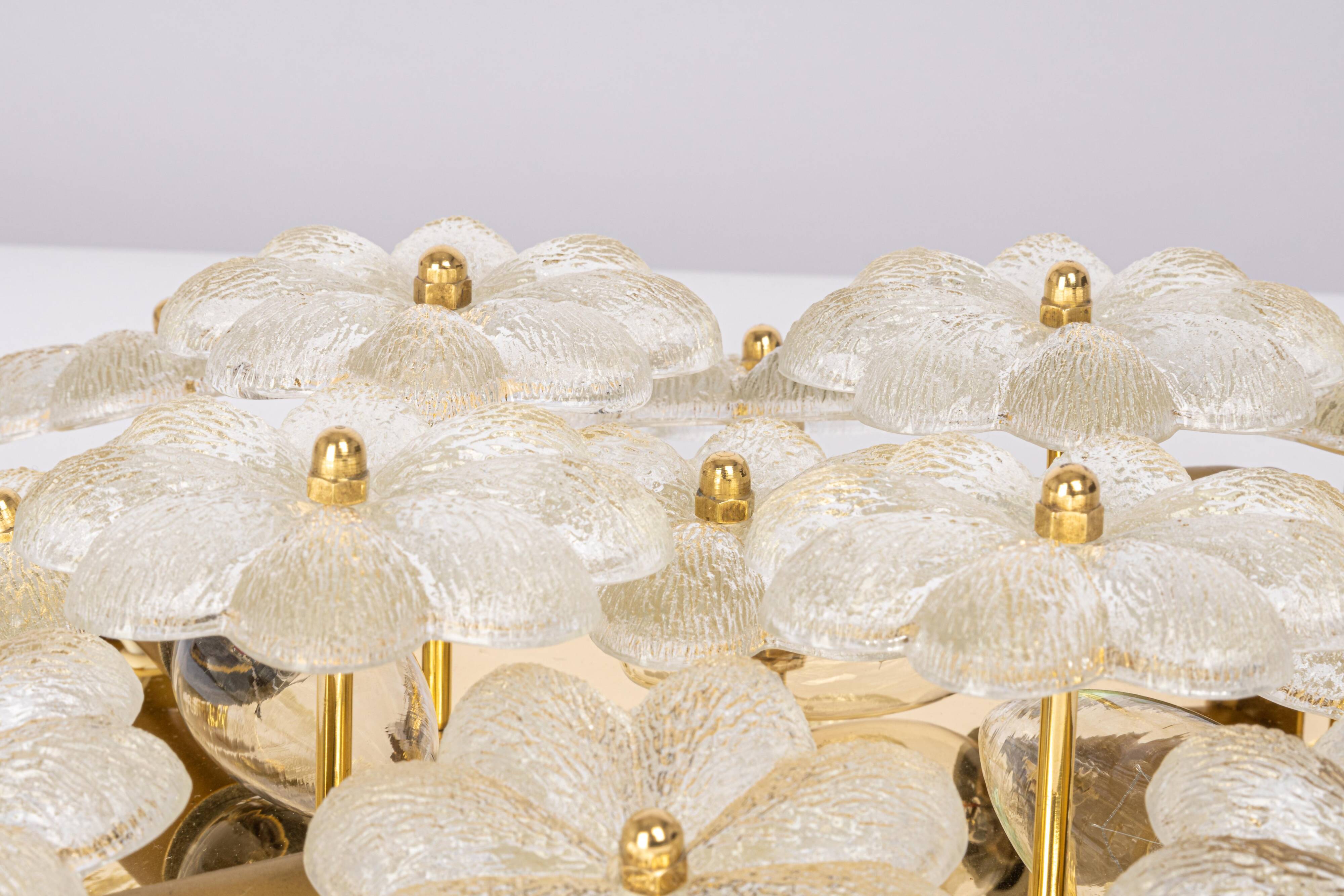 Magnificent small wall lamp/ceiling fixture in glass in the shape of a flower E. Palme, Germany.