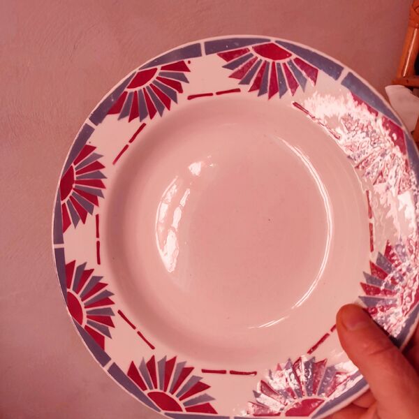 11 assiettes art deco en faience par Ceranord st amand