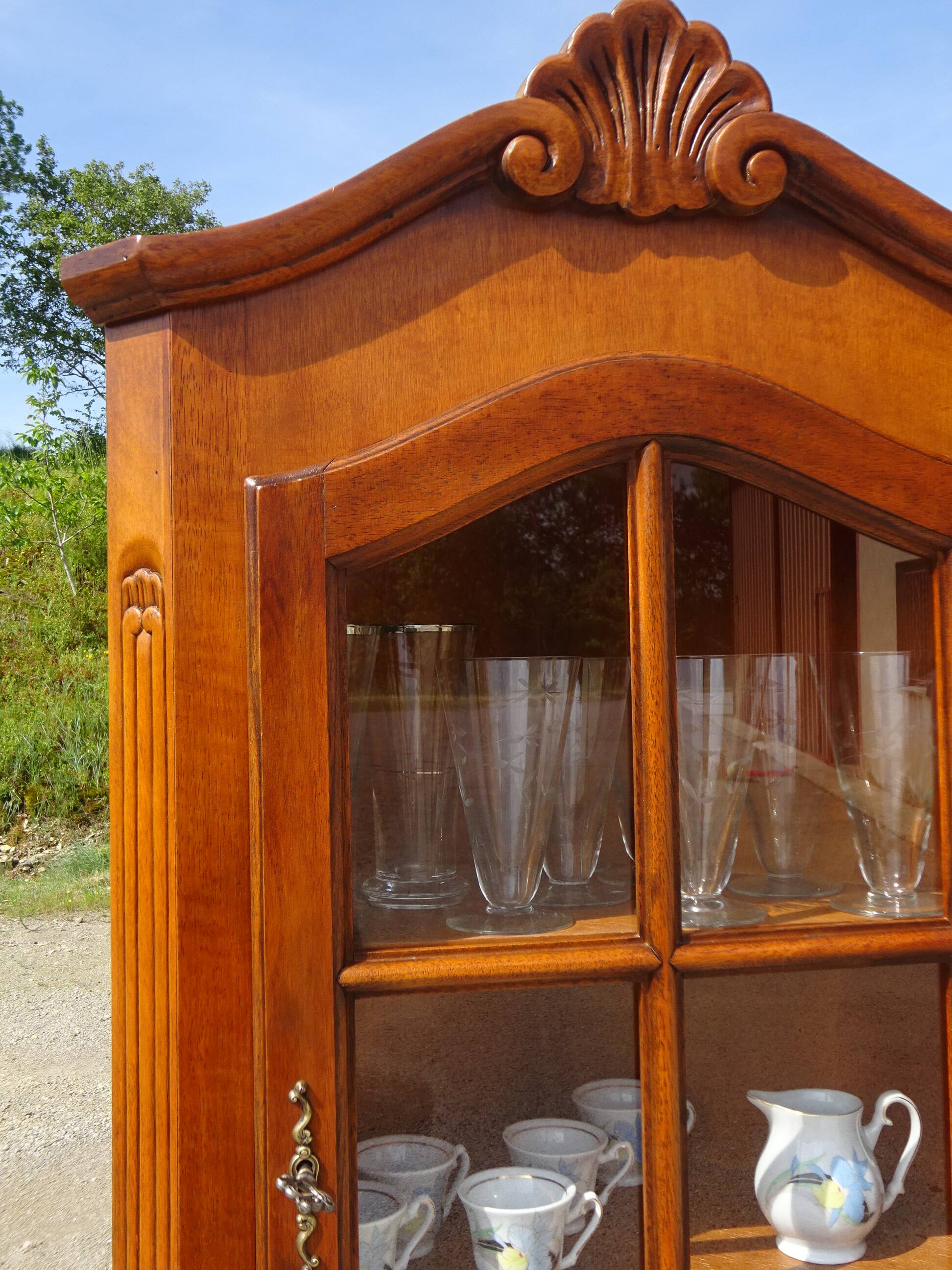 Corner two-body sideboard