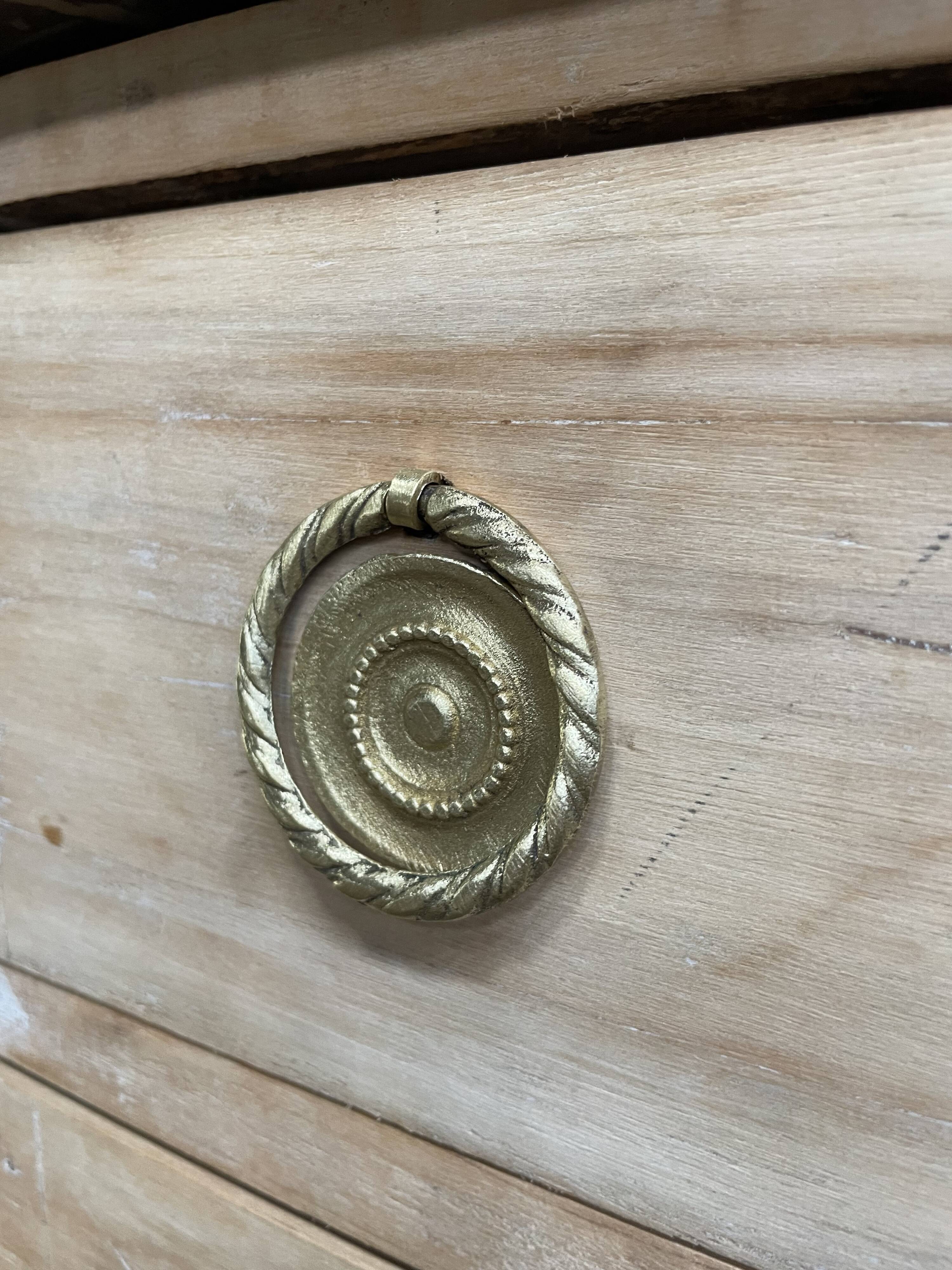 Raw dresser Louis XV style