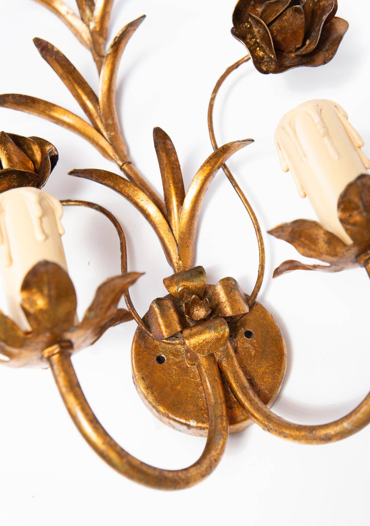 Vintage wall light in gold metal with flower and leaf decoration
