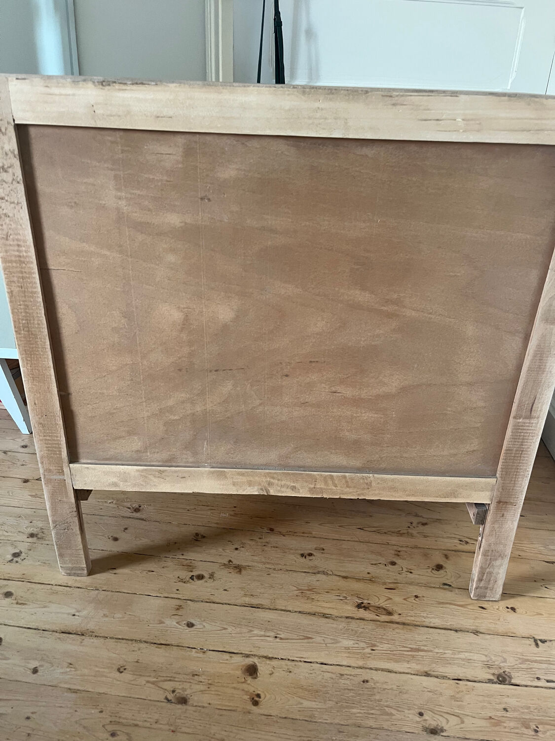 Commode en sapin patiné – 3 tiroirs