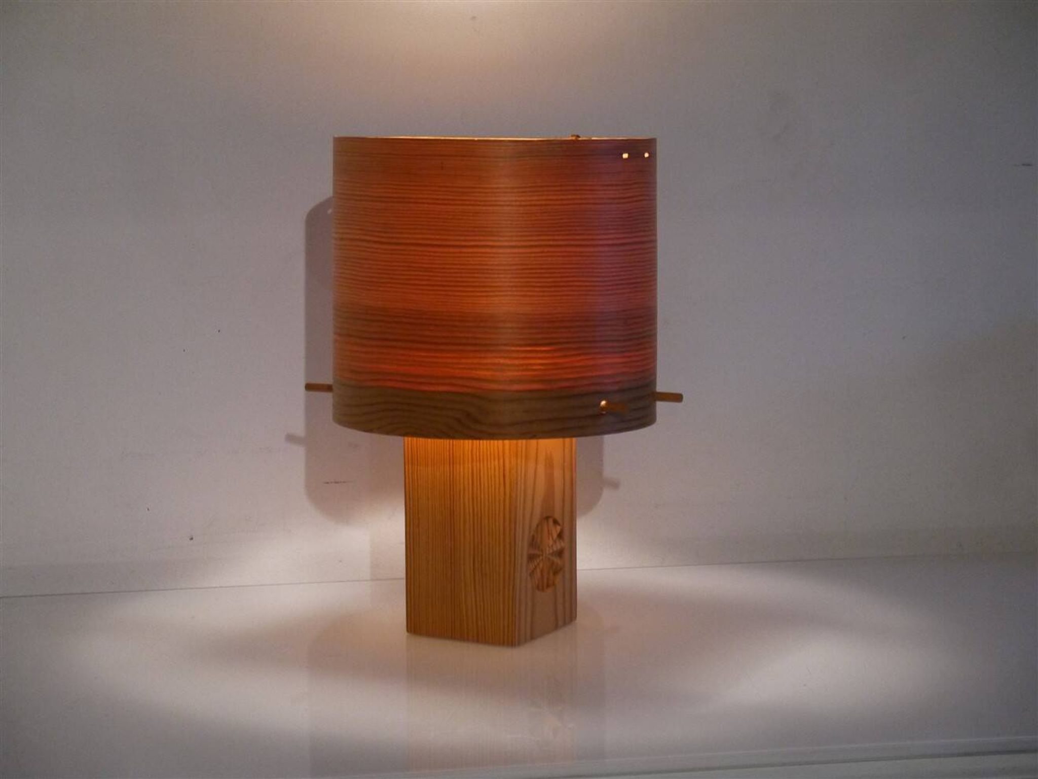 Lampe suedoise en bois 1970