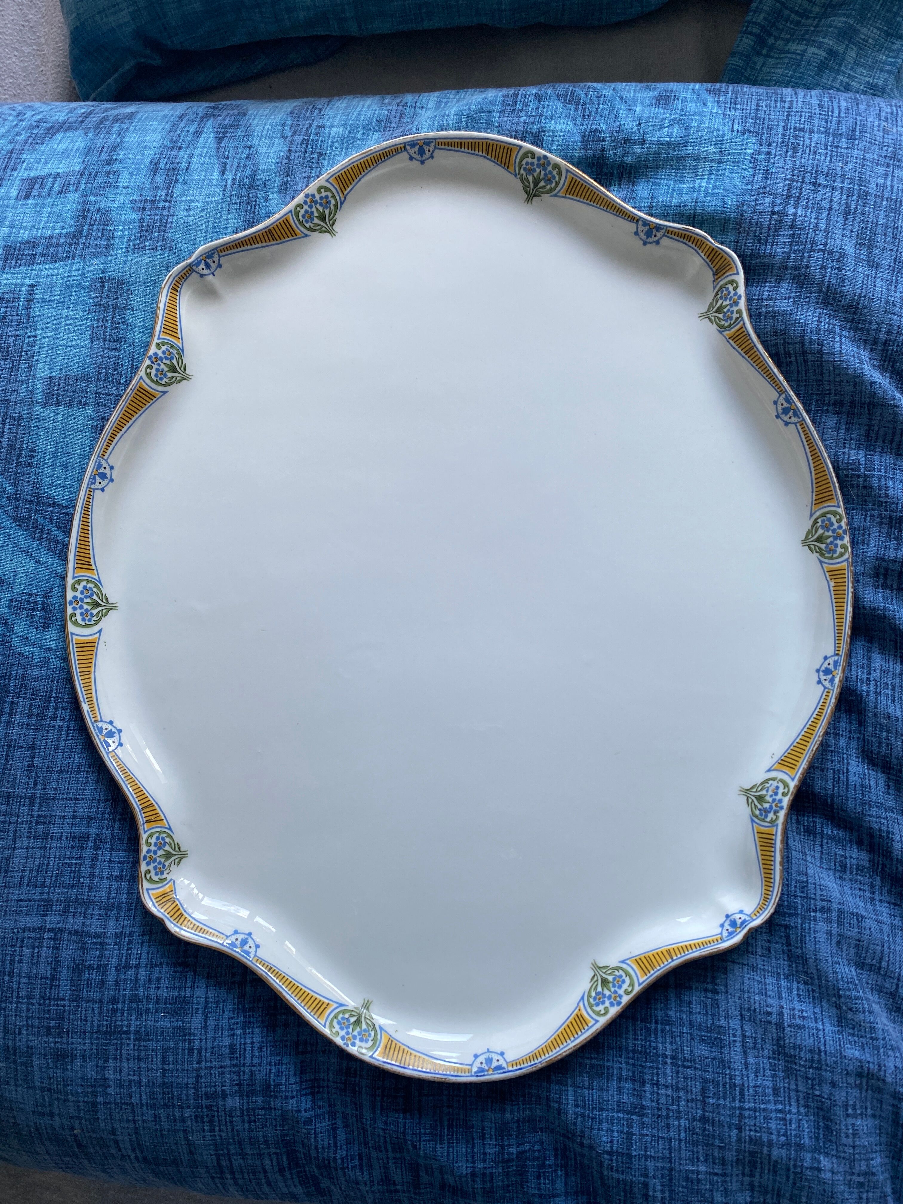 Limoges porcelain top "Forget-me-nots" old