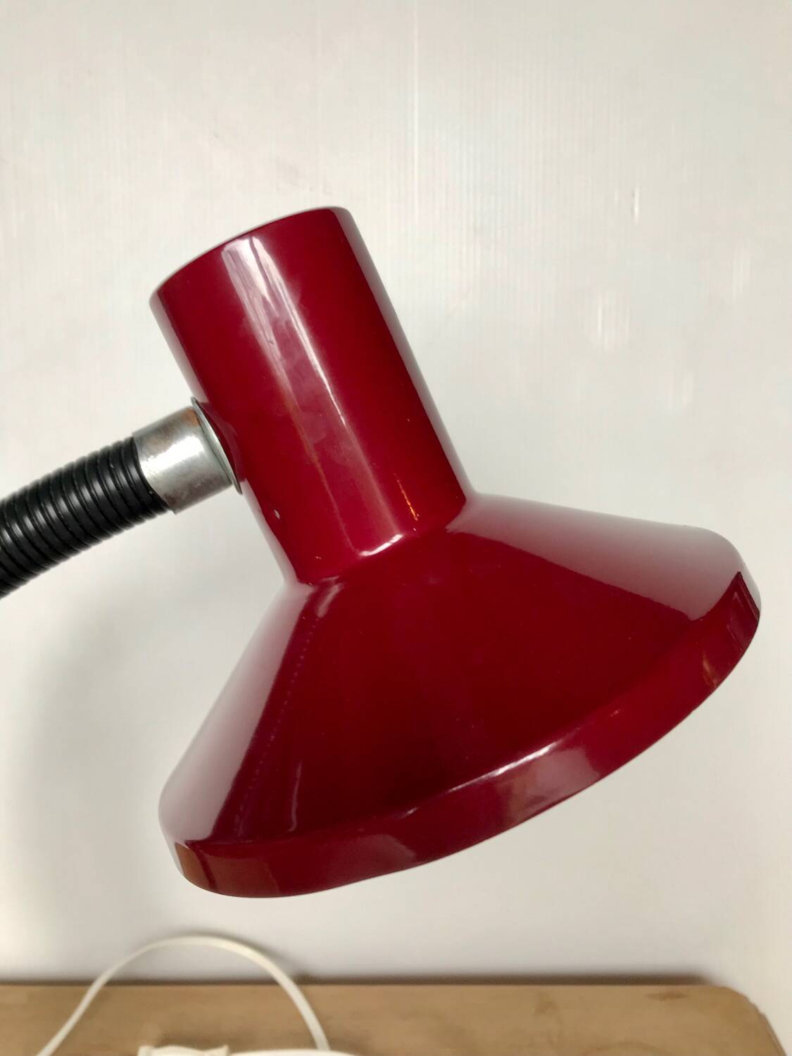 Vintage flexible burgundy metal desk lamp