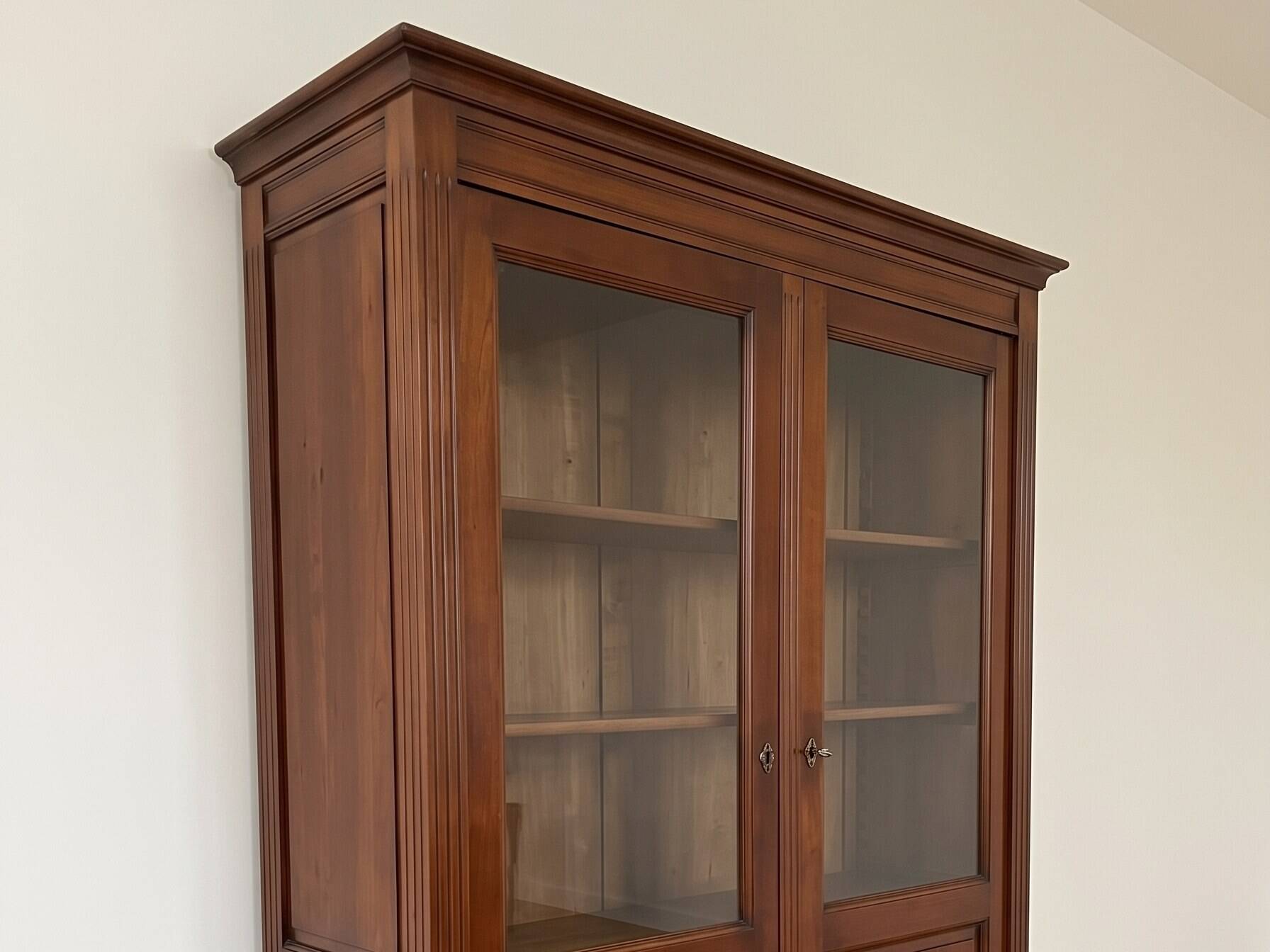 Louis XVI display cabinet in mahogany