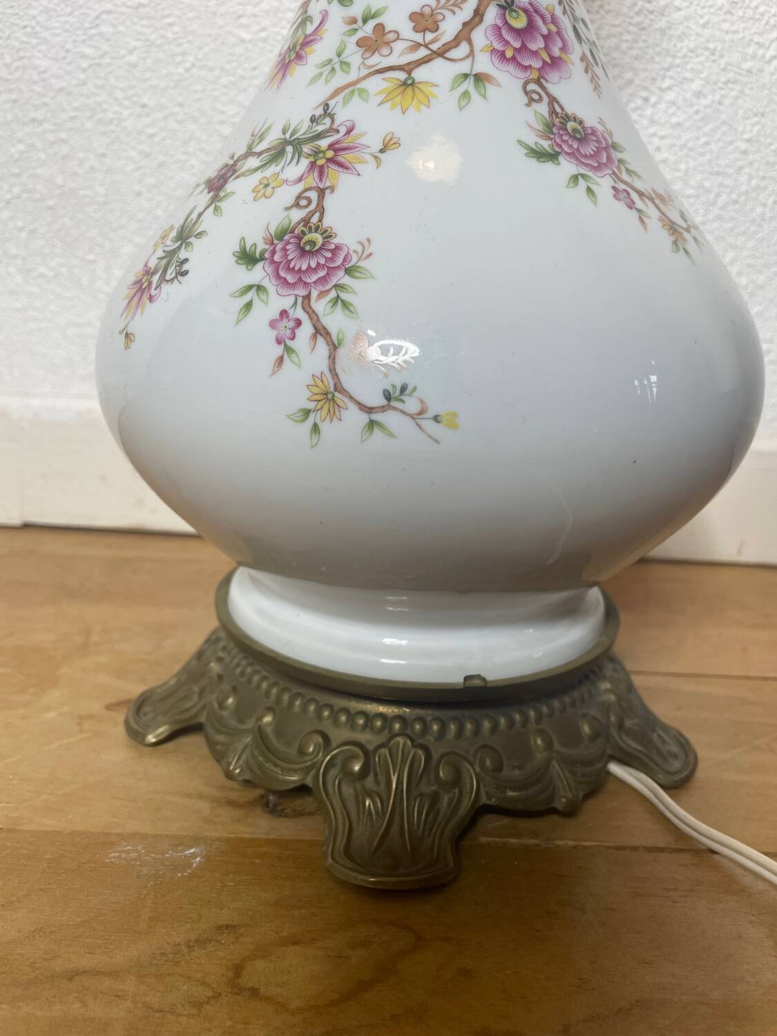 Old Napoleon 3 globe electrified oil lamp in opaline