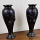 Paire de vases en bronze à patine noire