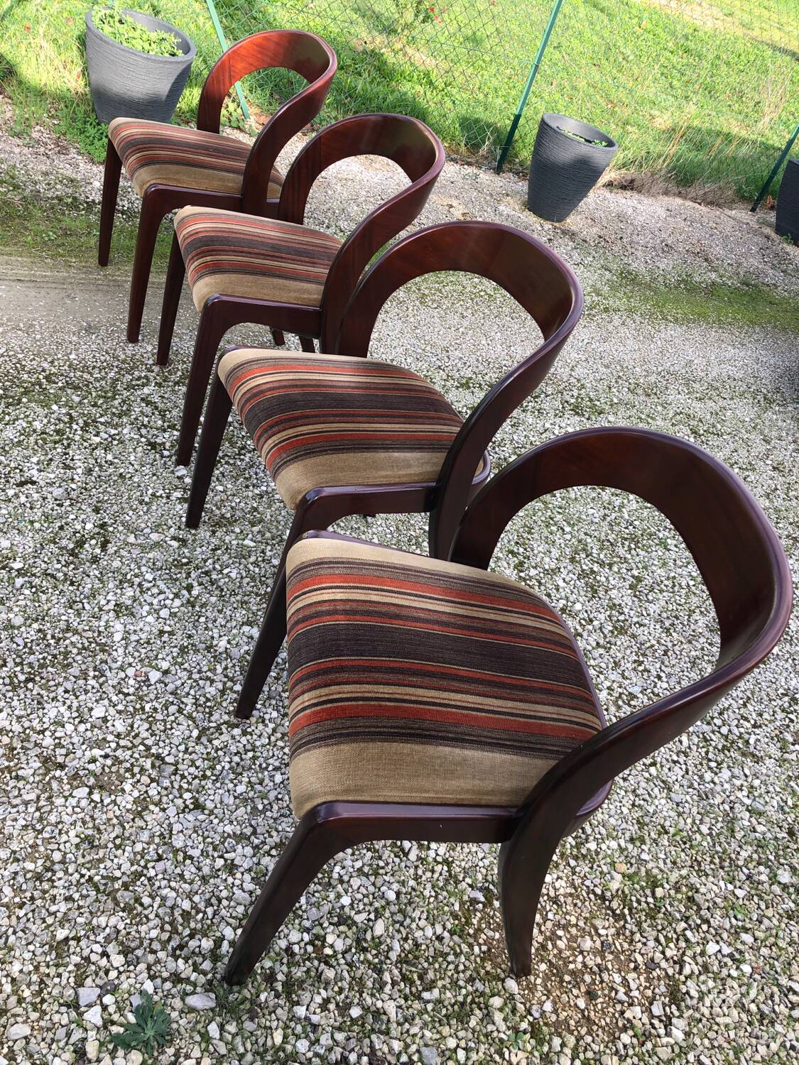 Baumann extendable round dining table and 4 gondola chairs