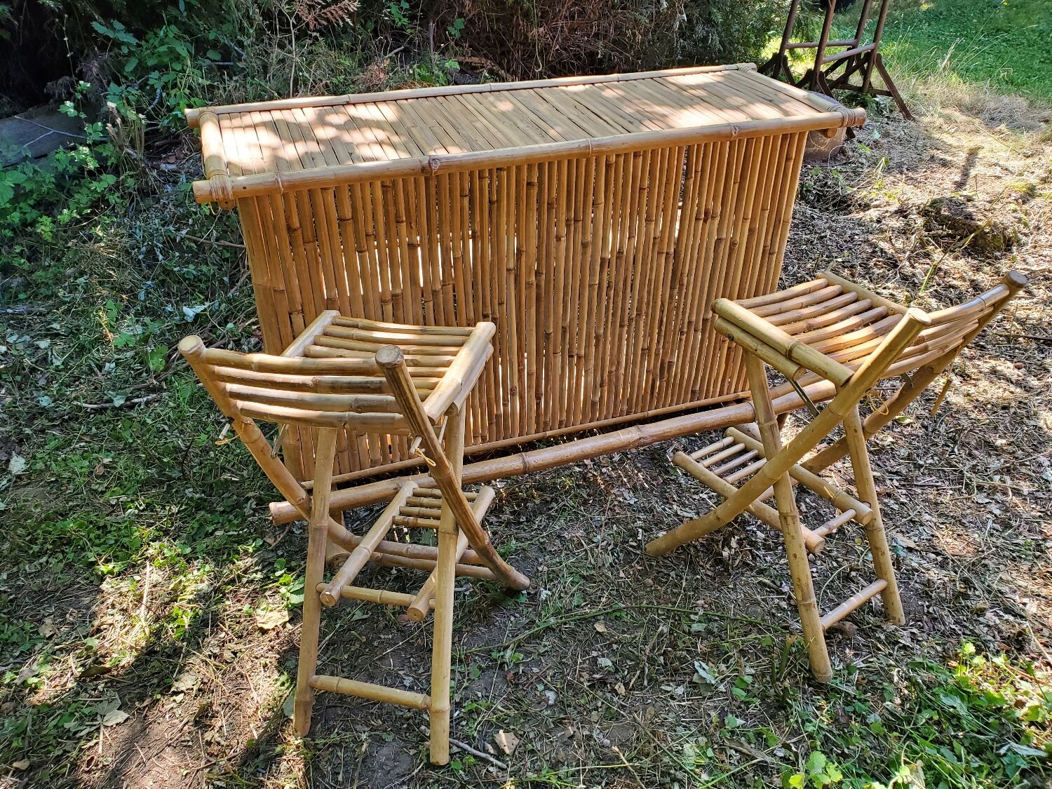 Bamboo bar and 2 vintage stools