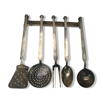 Kitchen utensils and its arch