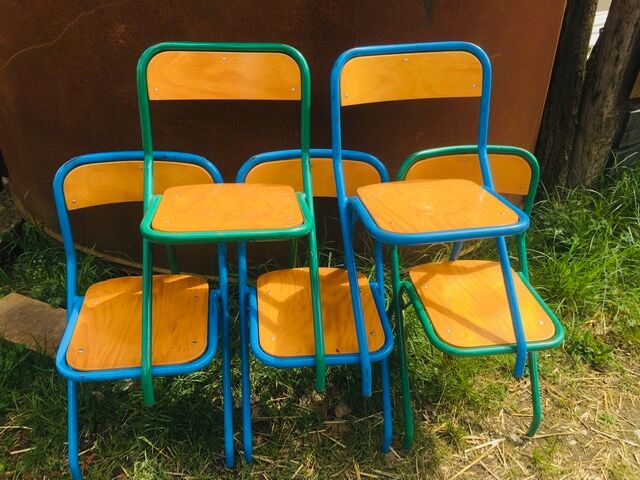 Lot de 10 chaises écoles des années '70, 5 bleus et 5 vert