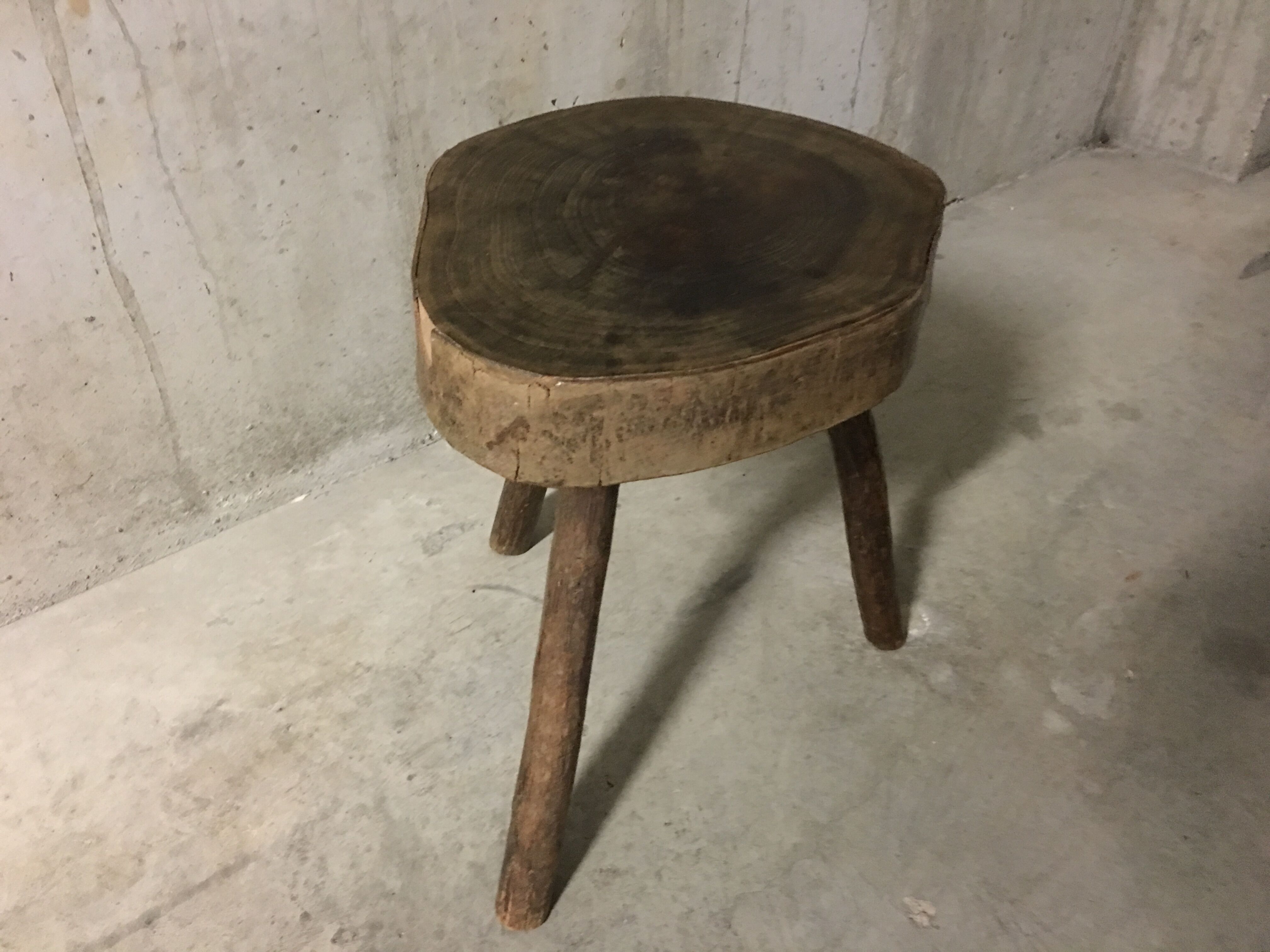 Farm tripod stool