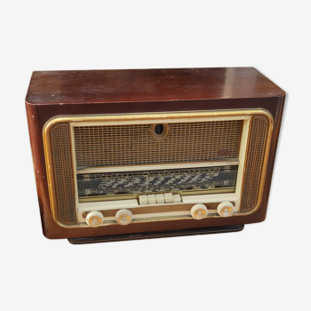 Former radio set manufactured by Thomson
