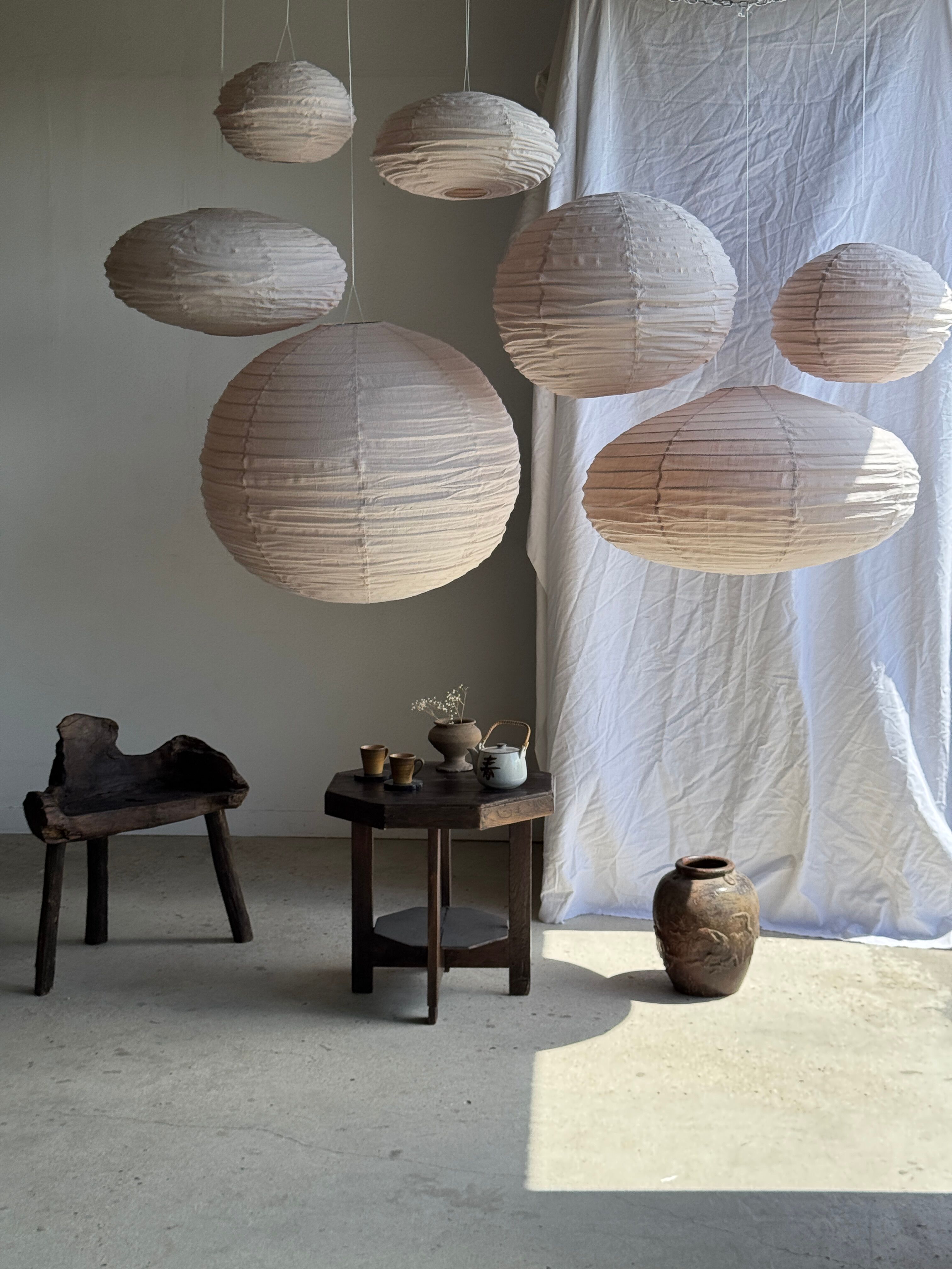 Small round pink rattan and natural linen Japanese-style pendant light D30
