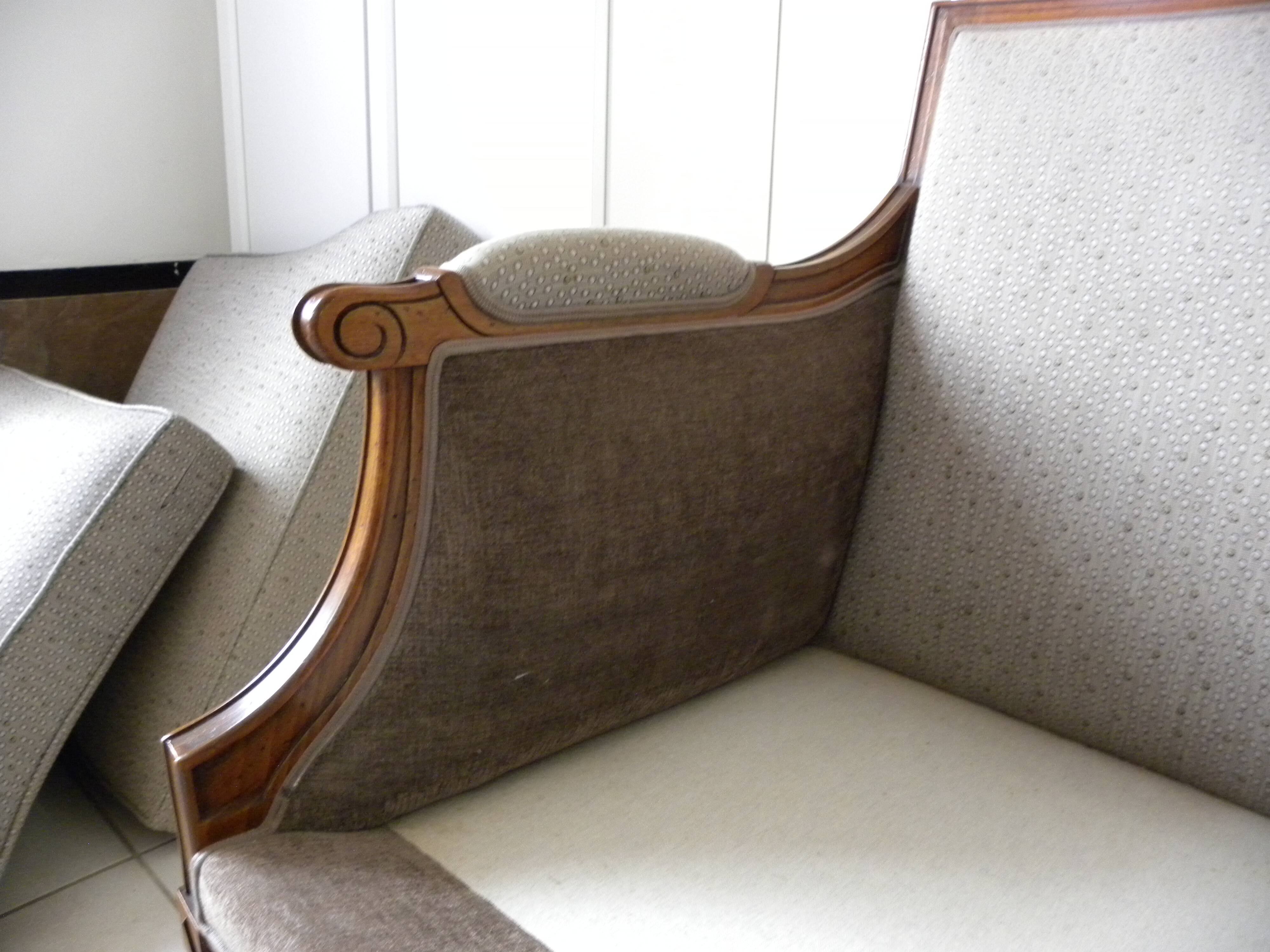 Two-seater canapé in Restoration / Louis-Philippe style – Reupholstered by an artisan.