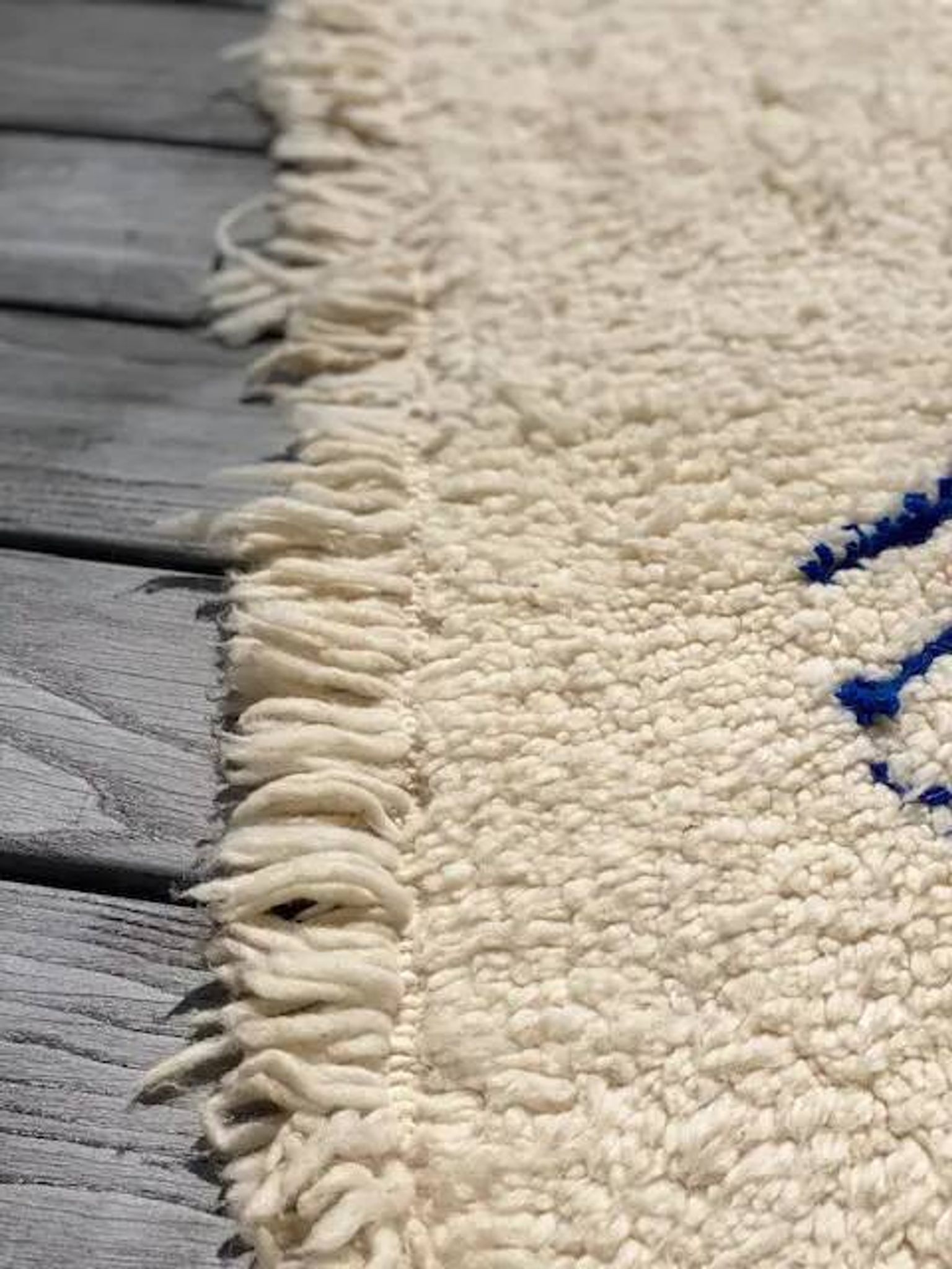 Tapis berbère Beni Ouarain blanc bleu
