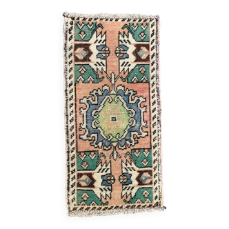 Small Vintage Turkish Rug 87x56 cm, Short Runner, Tribal, Shabby, Mini Carpet